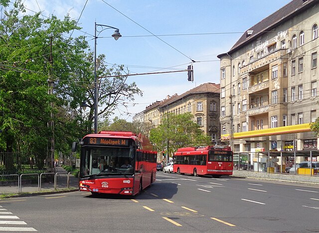 83-as trolibuszok a Kálvária téren