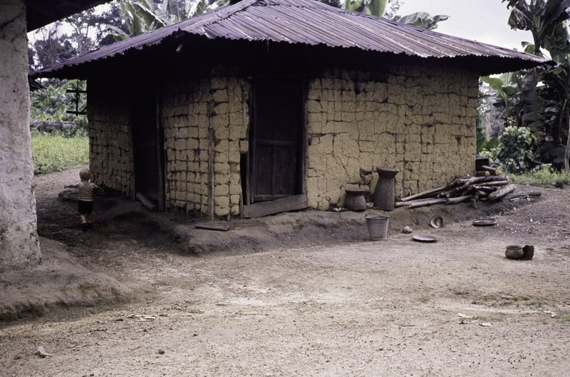 File:ASC Leiden - F. van der Kraaij Collection - 15 - 15 - A traditional square low house with a boy and walls of mud blocks - Near Pleebo, Maryland County, Liberia - 1979.tif