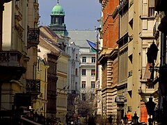 A Váci utca a Szerb utca felől a Szent Mihály templom felé nézve, 2013 Budapest (427) (13227156615).jpg