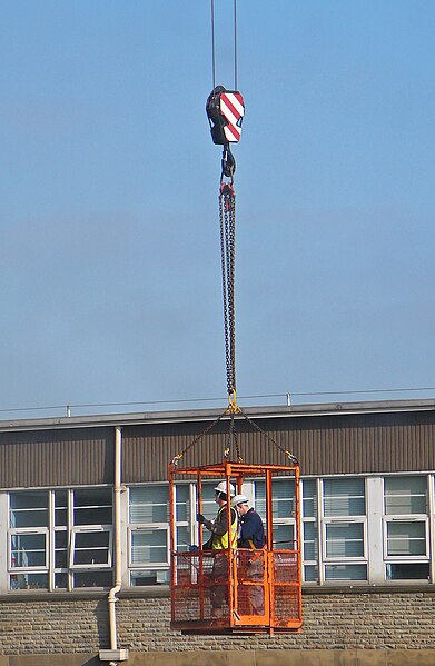 File:A crane at the University of Bradford (13th October 2010) 002.jpg