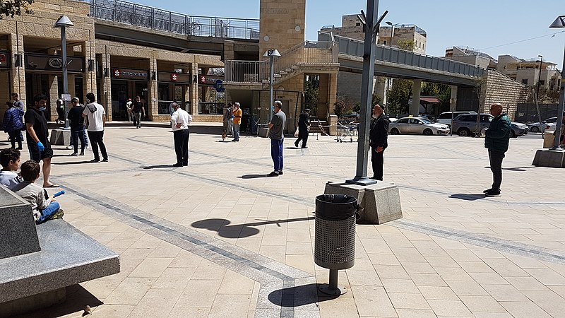 File:A queue of people applying physical social distancing outside of a supermarket in Jerusalem.jpg