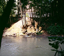 L'Aa à Blendecques avec des rejets de chapelure, 1990.