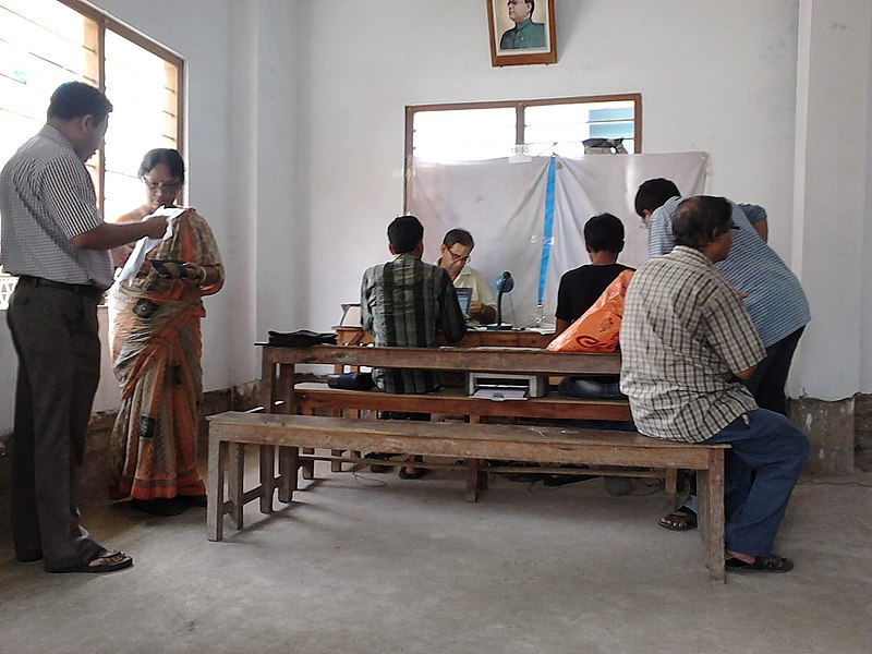 File:Aadhaar - Biometric Data Collection - Chirantani Vidyapith - Howrah 2012-08-10 01538.jpg