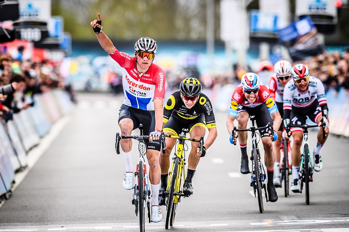 Fichier:Aankomst Mathieu van der Poel in Waregem, Dwars ...