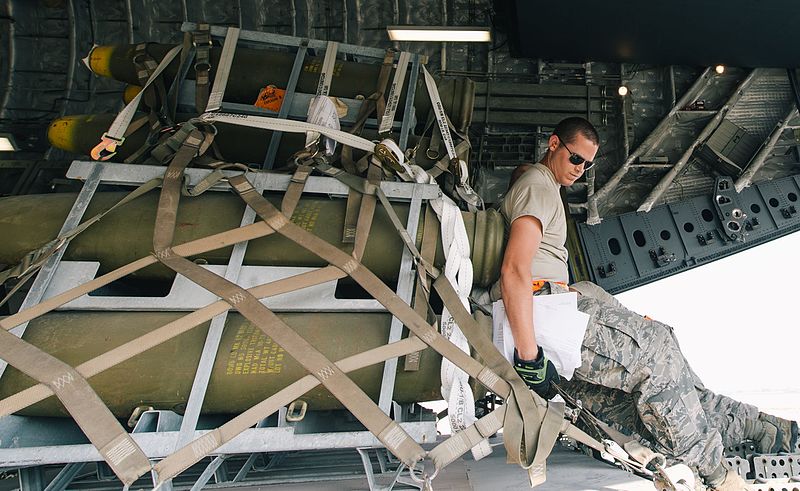 File:Airmen push cargo onto C-17 Globemaster III at Al Udeid Air Base.jpg