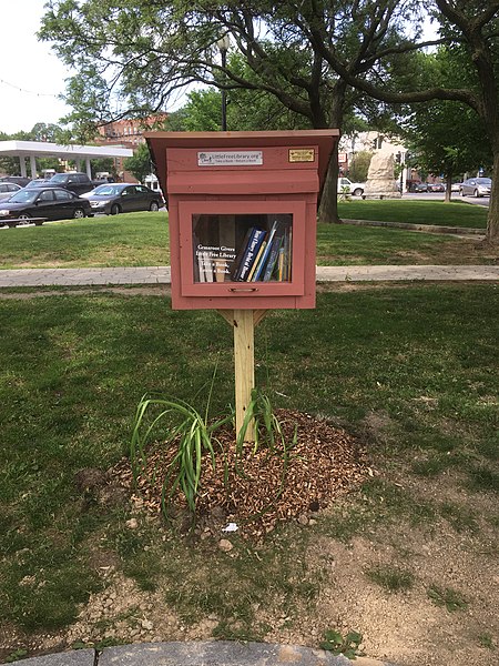 File:Albany's Dana Park Little Free Library Book Box.jpg