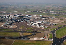 Vue aérienne de l'aéroport en 2007.