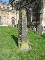 Anglo-skandinávský vysoký kříž, hřbitov v Bakewellu (geografický 3900946) .jpg