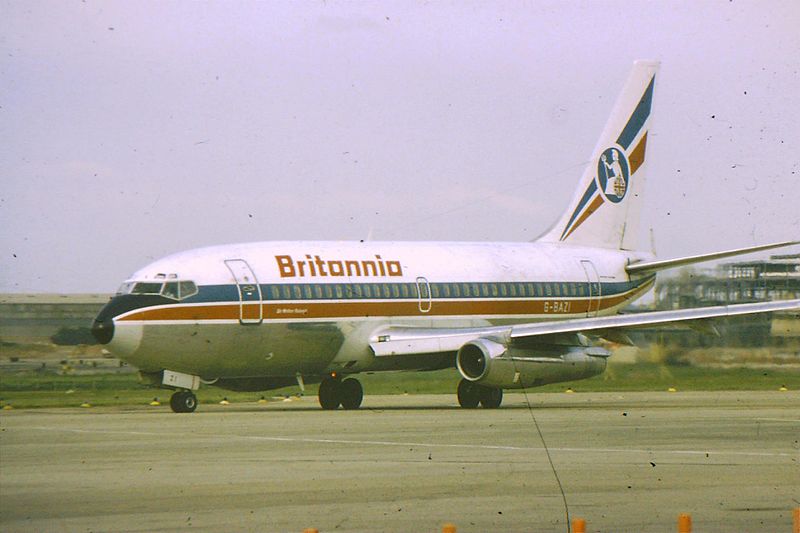 File:BY B737-200 G-BAZI at BHX (15947180070).jpg