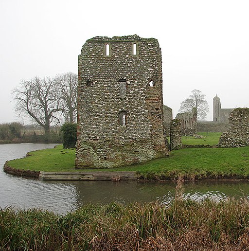 Baconsthorpe Castle - NE tower and lake - geograph.org.uk - 1121170