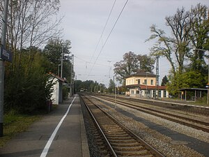 Bahnhof Aßling Bahnsteige.JPG