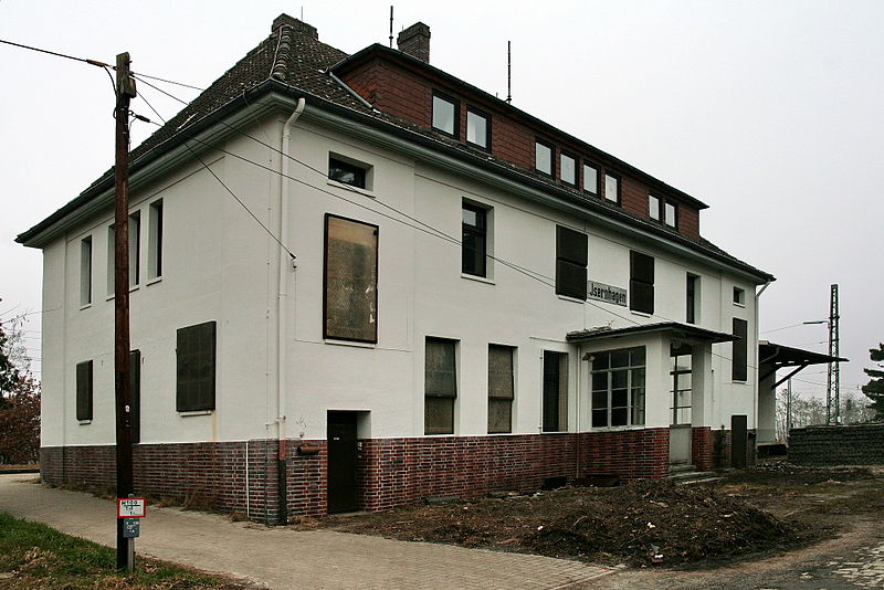 File:Bahnhof Isernhagen.jpg