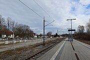 Bahnsteig Perlach Bahnhof München mit vorbereiteter Baustelle Blickrichtung Osten