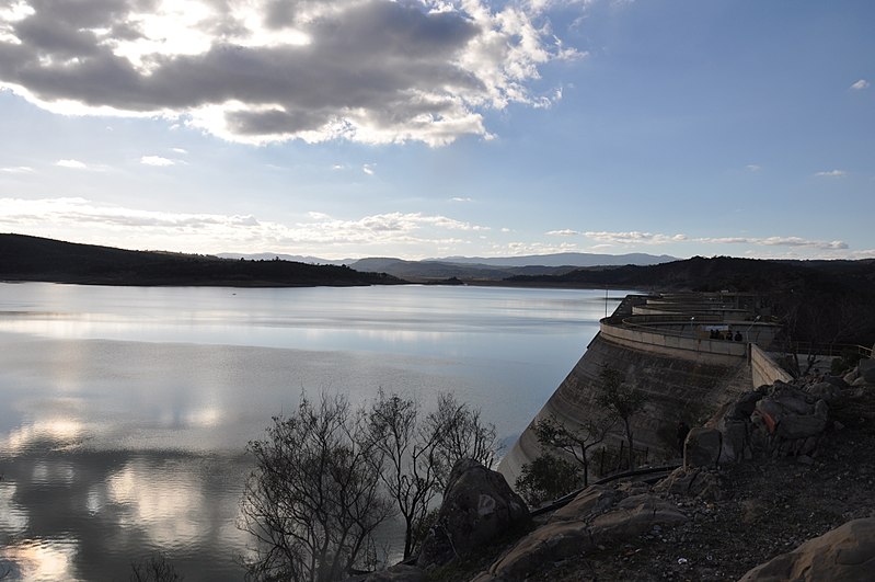 File:Barrage oued mellegue 1.jpg