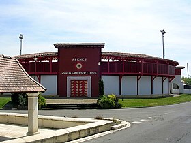 Arènes Jean de Lahourtique în satul Bascons