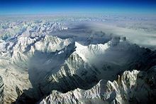 Vue aérienne du Batura Muztagh depuis le sud-est du massif.