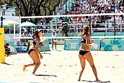 Deutsch: Beachvolleyball bei den Olympischen Jugendspielen 2018; Tag 9, 15. Oktober 2018; Mädchen, Viertelfinale: USA-Spanien 2–1 (21–19/17–21/15–9) English: Beach volleyball at the 2018 Summer Youth Olympics at 15 October 2018 – Girls Quarterfinals: USA-Spain 2–1 (21–19/17–21/15–9)