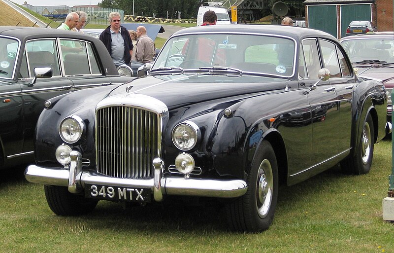 File:Bentley Continental S2 Flying Spur 4 door.JPG