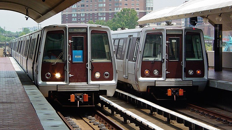 File:Blue Line trains at Eisenhower Avenue (49678598867).jpg