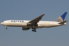 Boeing 777-200ER United Airlines in decollo