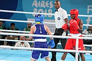 Deutsch: Boxen bei den Olympischen Jugendspielen 2018 Tag 12, 18. Oktober 2018 - Finale Fliegengewicht Mädchen – Martina La Piana (Italien, blau) schlägt Adijat Gbadamosi (Nigeria, rot) 5-0; Ringrichter ist James Beckles (Trinidad und Tobago). English: Boxing at the 2018 Summer Youth Olympics on 18 October 2018 – Girl's flyweight Gold Medal Bout - Martina La Piana (Italy, blue) beats Adijat Gbadamosi (Nigeria, red) 5-0; Referee is James Beckles (Trinidad and Tobago). Español: Boxeo en los Juegos Olímpicos Juveniles de Verano de 2018 en 18 de octubre de 2018 - Combate a medalla de oro de peso mosca para mujeres: Martina La Piana (Italia, azul) le gana a Adijat Gbadamosi (Nigeria, roja) 5-0; El árbitro es James Beckles (Trinidad y Tobago).