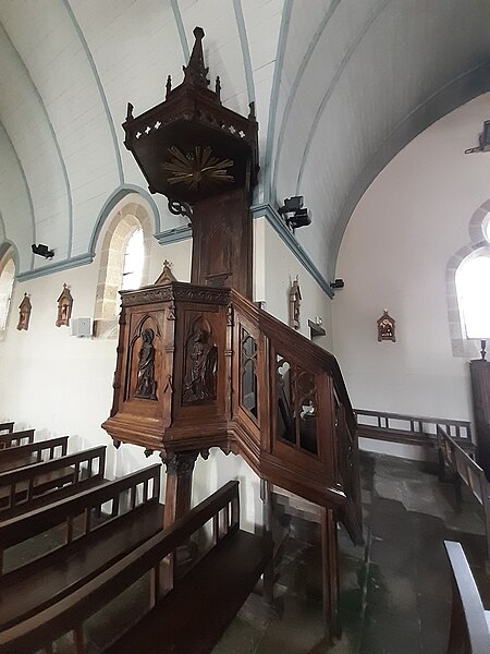 File:Brandivy - église Saint-Aubin 09.jpg