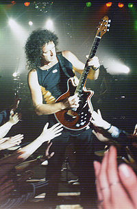 Brian May performing with the Greg Fryer Red Special "John" Replica (note the Fryer logo on the headstock) in Warsaw, 1998. Brianmaywarsaw.jpg