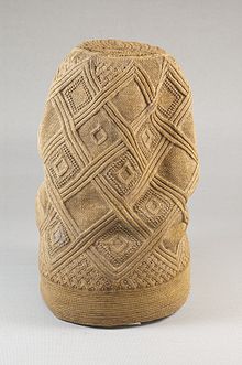 Mpu, from the collection of the Brooklyn Museum Brooklyn Museum 22.1610 Hat Mpu.jpg