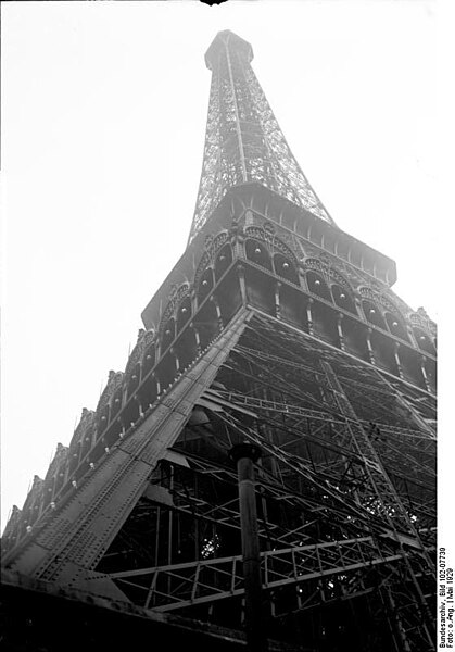File:Bundesarchiv Bild 102-07739, Paris, Eiffelturm.jpg