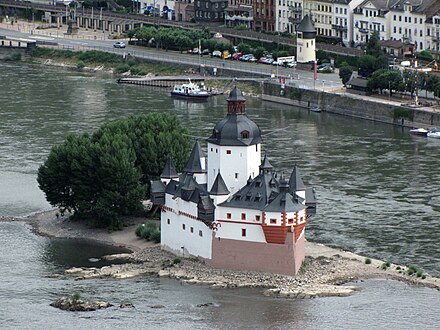 Burg Pfalzgrafenstein with the boat that ferries between Kaub and the toll station in the background