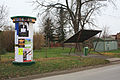 Čekárna autobusu a plakátovací sloup v Byškovicích, součásti Neratovic.