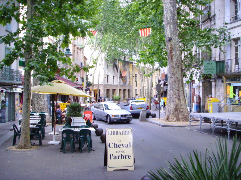 File:Céret, France, main street 2.jpg