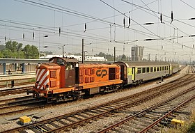 Comboio InterRegional a passar pela Estação de Contumil, em 17 de Julho de 2013.