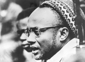 Cabral iført tradisjonell hodeplagg i 1964.