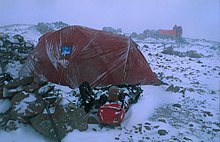 Camp 2 à proximité du glacier.