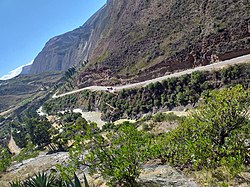 Río Mantaro near Izcuchaca;  the opposite bank belongs to the Acostambo district