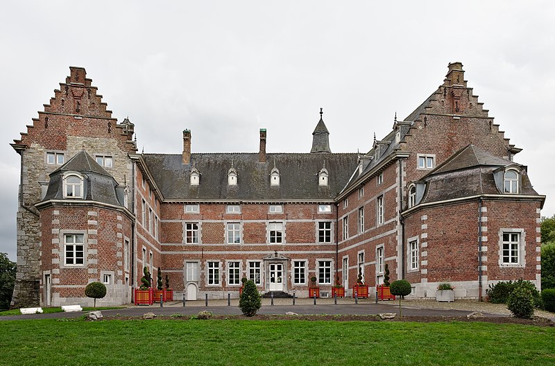 File:Castle of Monceau-sur-Sambre in Charleroi, Belgium (DSCF7731).jpg