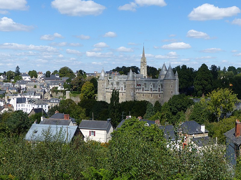 File:Château de Josselin vu depuis la butte Saint-Laurent 02.jpg