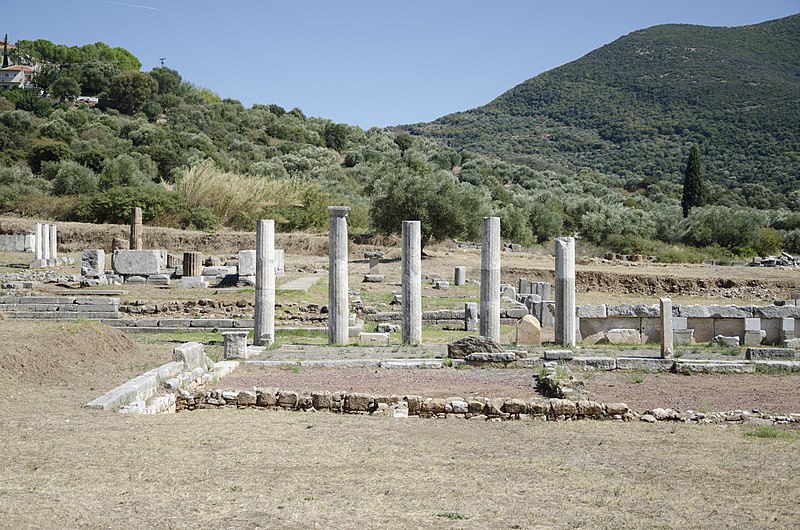 File:Columns in Ancient Messene (8).jpg