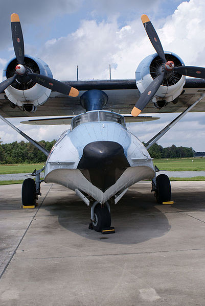 File:Consolidated PBY-5A Catalina BuNo 48375 N96UC HeadOn tall FOF 24Aug09 (14587122361).jpg