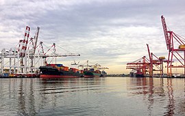 Coode Island Container Docks - panoramio.jpg