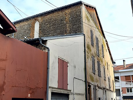 Vestige de l'ancien couvent des Cordeliers, ouverture ogivale de l'ancienne église.