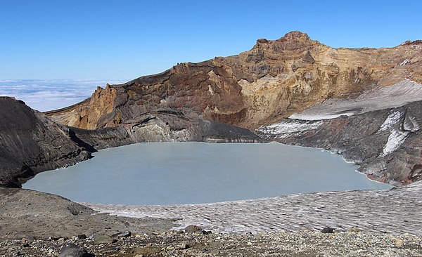 Crater Lake and Tahurangi, the highest peak (top right) in 2016. The 1996 tephra dam is the bluish dark area at lake edge directly below Tahurangi.