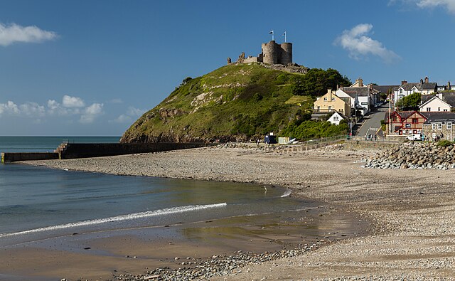 The castle and beach at Criccieth