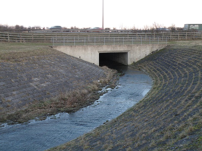 File:Culvert for the Conington flood relief channel - geograph.org.uk - 1708508.jpg