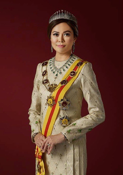 DYMM Tengku Permaisuri Norashikin official portrait