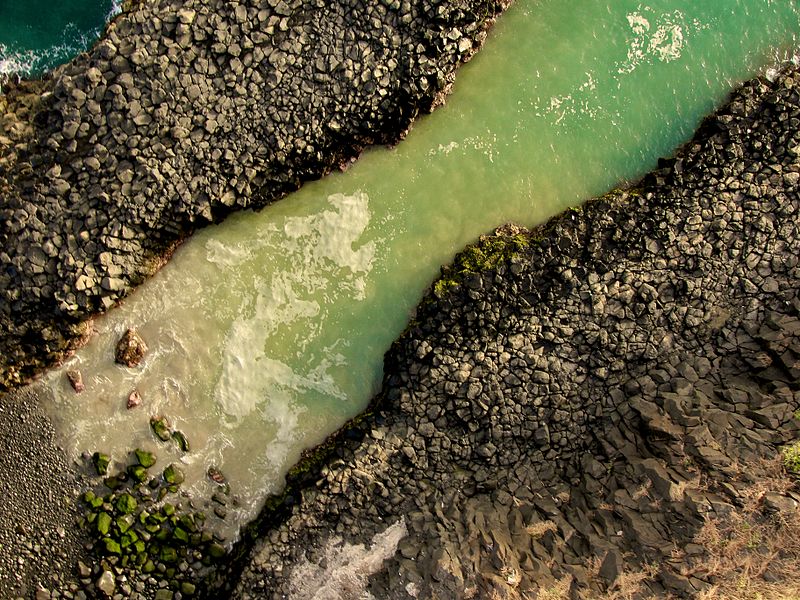 File:Dakar-Green water-Rocks.jpg