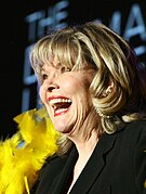 Debra Monk dans le rôle de Virginia Harding