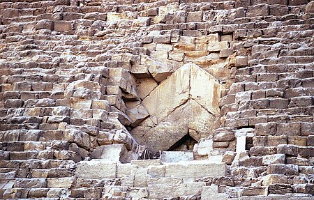 Dettaglio della piramide di Cheope (Giza 2002).jpg