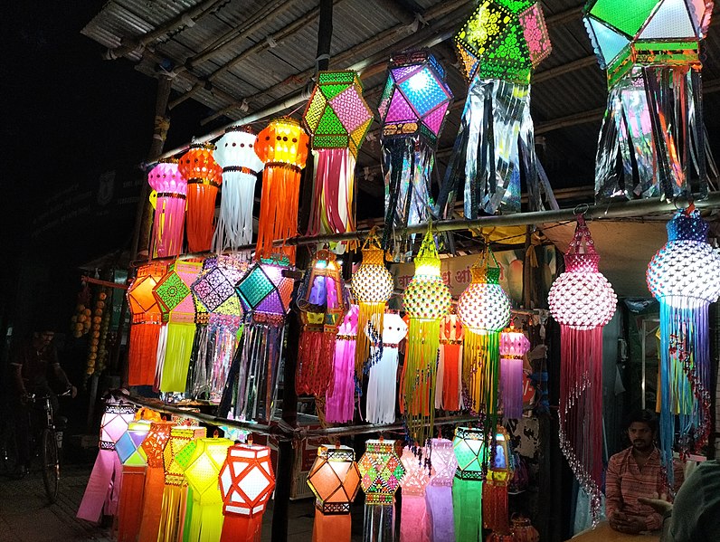 File:Diwali Lanterns in Pun Maharashtra.jpg